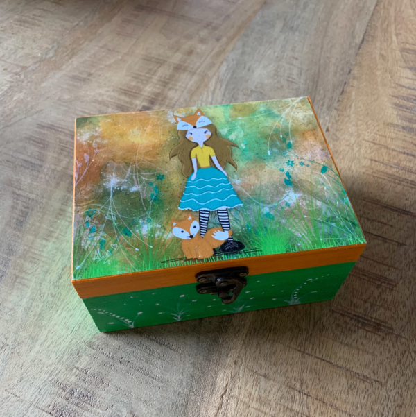 Boîte en bois unique et illustrée - Poline renard