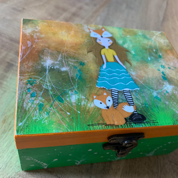 Boîte en bois unique et illustrée - Poline renard – Image 4