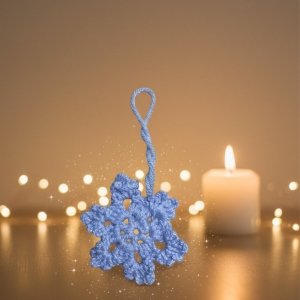 Suspension flocon de neige bleue.